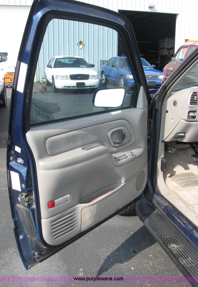 image for item 5221 1997 Chevrolet K2500 Suburban