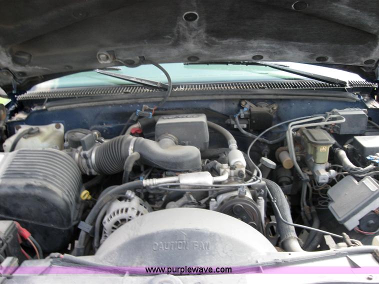 image for item 5221 1997 Chevrolet K2500 Suburban