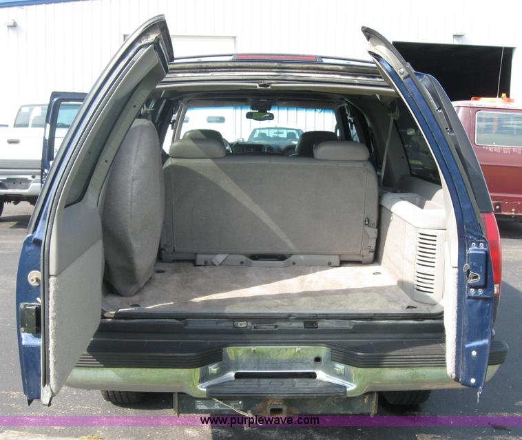 image for item 5221 1997 Chevrolet K2500 Suburban