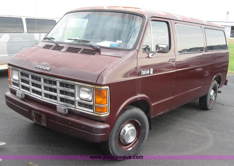 image for item 5222 1989 Dodge Ram Wagon B250
