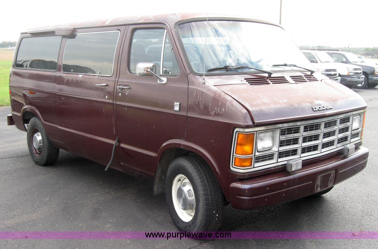 image for item 5222 1989 Dodge Ram Wagon B250