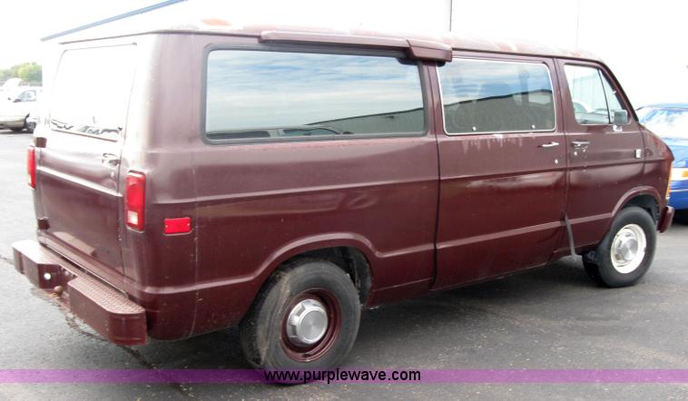 image for item 5222 1989 Dodge Ram Wagon B250