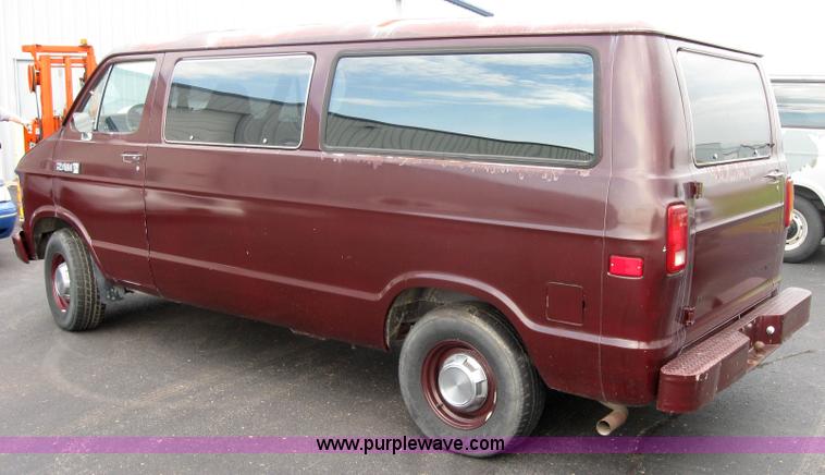 image for item 5222 1989 Dodge Ram Wagon B250