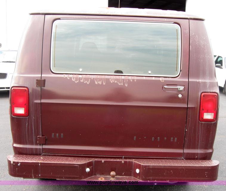 image for item 5222 1989 Dodge Ram Wagon B250