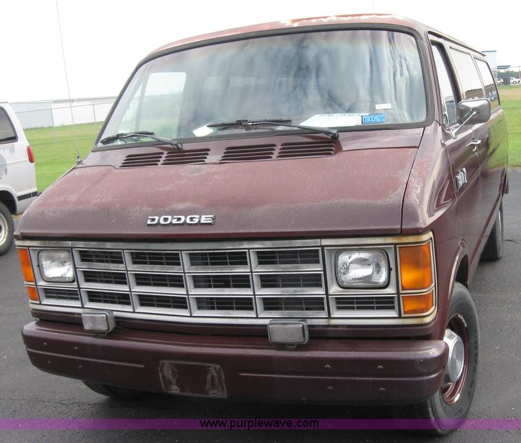 image for item 5222 1989 Dodge Ram Wagon B250