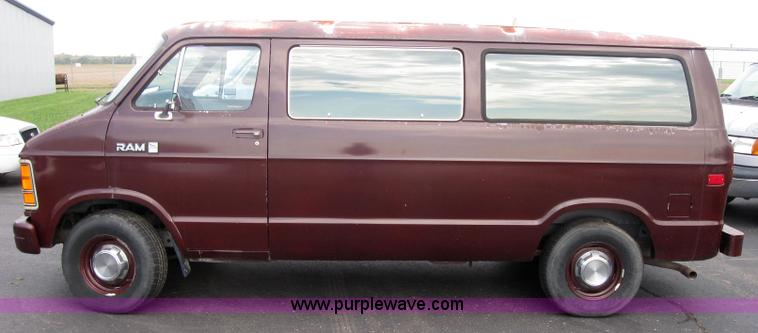 image for item 5222 1989 Dodge Ram Wagon B250