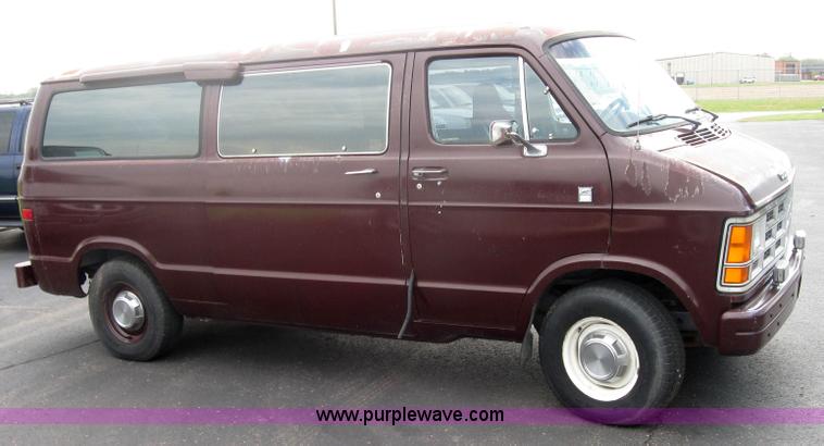 image for item 5222 1989 Dodge Ram Wagon B250