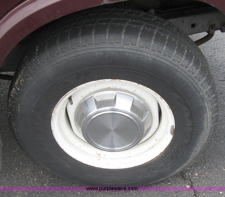 image for item 5222 1989 Dodge Ram Wagon B250