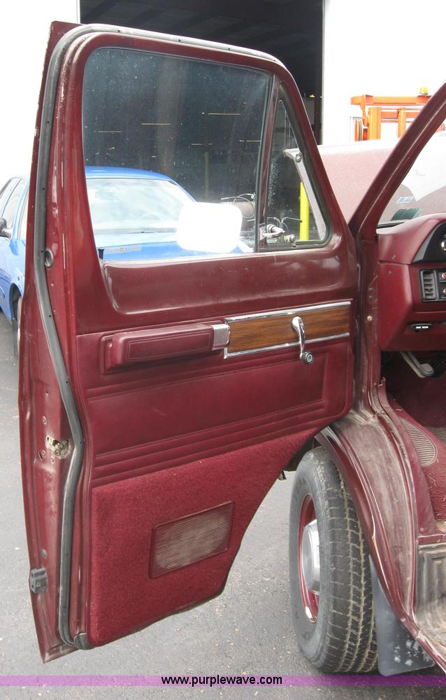 image for item 5222 1989 Dodge Ram Wagon B250