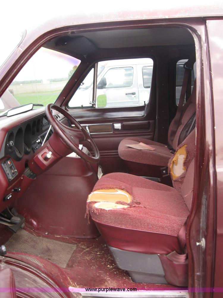 image for item 5222 1989 Dodge Ram Wagon B250