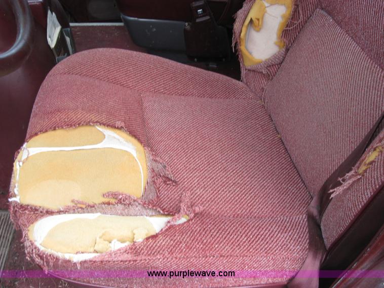 image for item 5222 1989 Dodge Ram Wagon B250