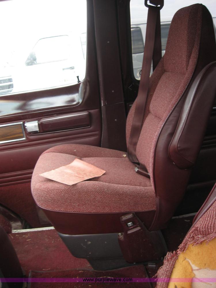 image for item 5222 1989 Dodge Ram Wagon B250