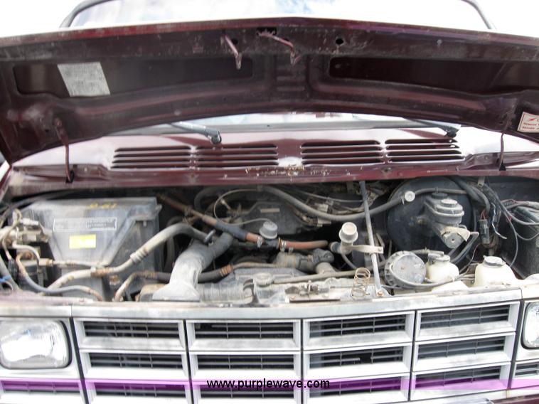 image for item 5222 1989 Dodge Ram Wagon B250