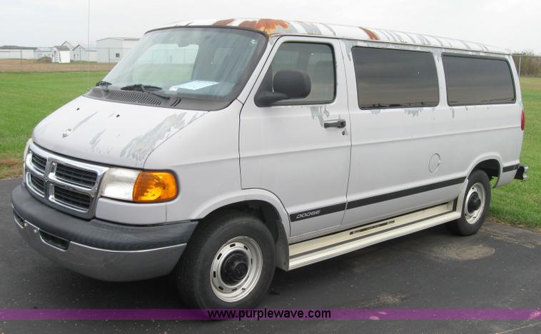 image for item 5223 2000 Dodge Ram Wagon B2500