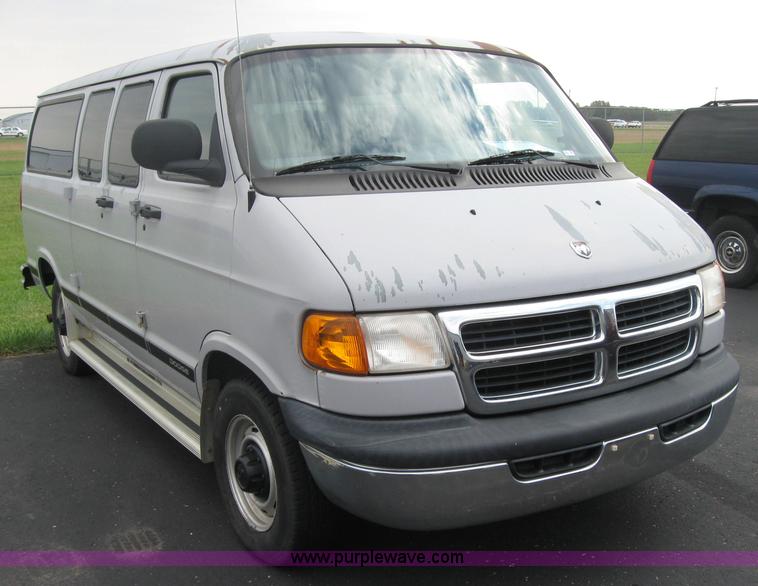 image for item 5223 2000 Dodge Ram Wagon B2500