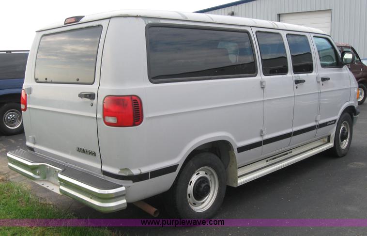 image for item 5223 2000 Dodge Ram Wagon B2500