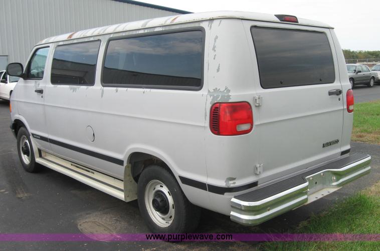 image for item 5223 2000 Dodge Ram Wagon B2500