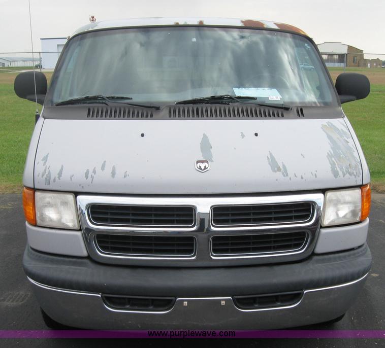 image for item 5223 2000 Dodge Ram Wagon B2500