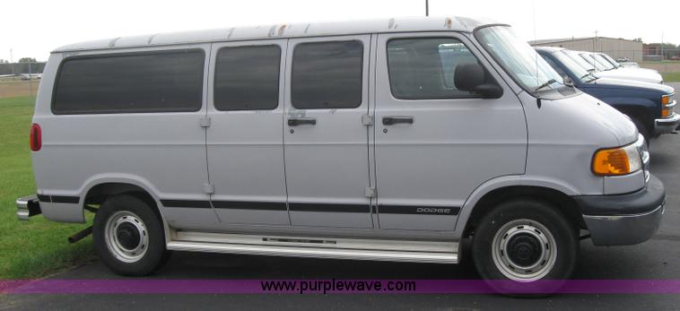 image for item 5223 2000 Dodge Ram Wagon B2500