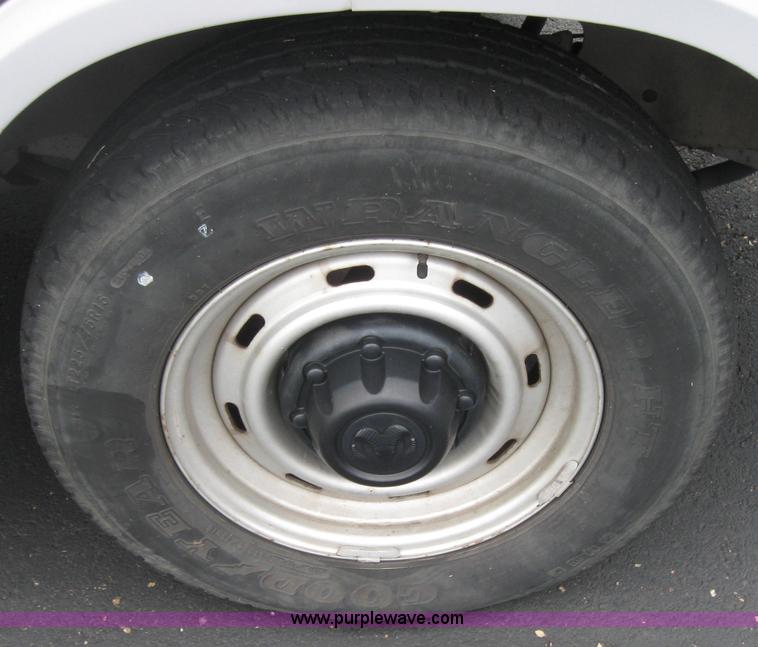 image for item 5223 2000 Dodge Ram Wagon B2500