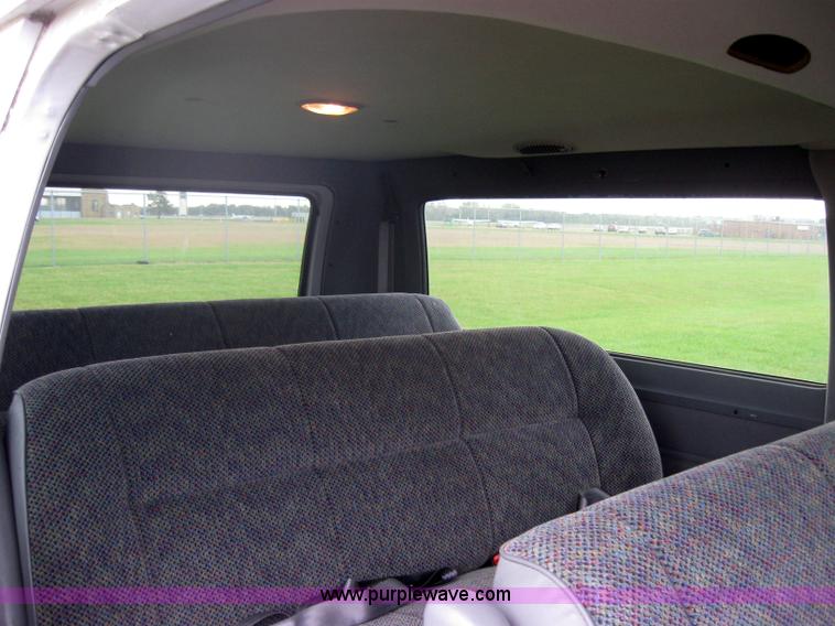 image for item 5223 2000 Dodge Ram Wagon B2500