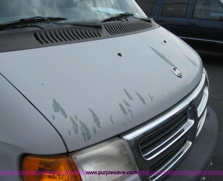 image for item 5223 2000 Dodge Ram Wagon B2500