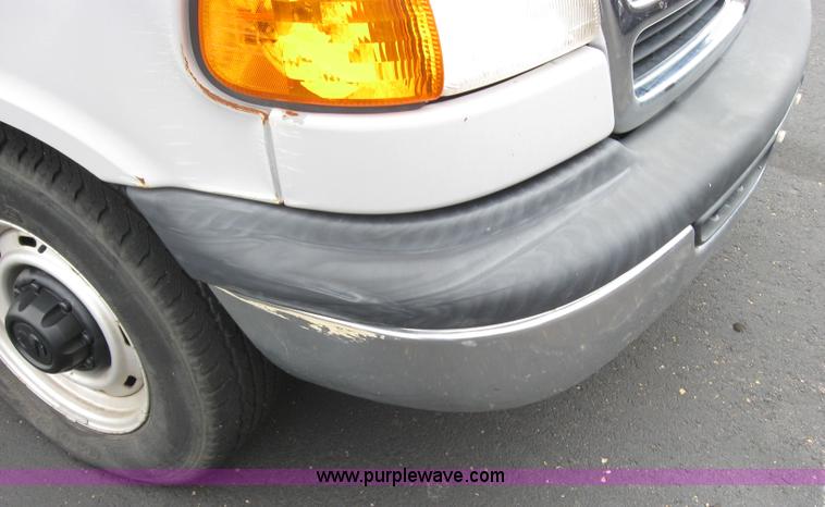 image for item 5223 2000 Dodge Ram Wagon B2500