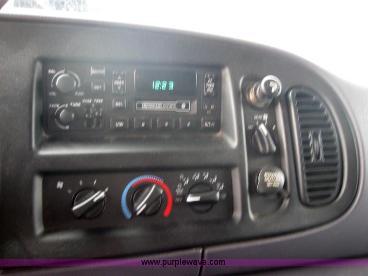 image for item 5223 2000 Dodge Ram Wagon B2500