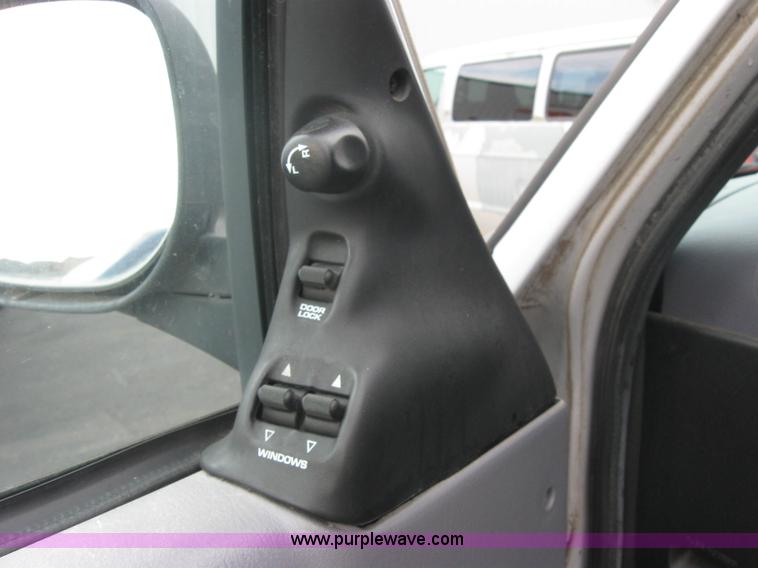 image for item 5223 2000 Dodge Ram Wagon B2500