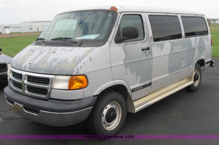 image for item 5224 2001 Dodge Ram Wagon B2500