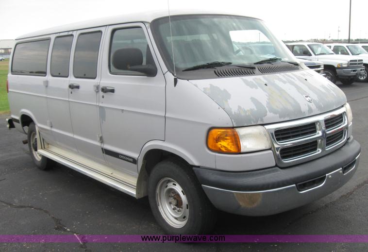 image for item 5224 2001 Dodge Ram Wagon B2500