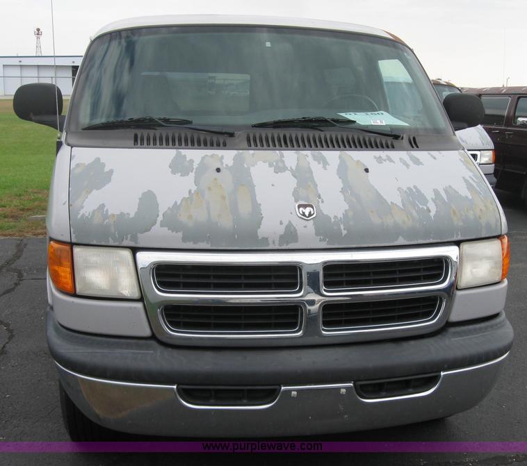 image for item 5224 2001 Dodge Ram Wagon B2500
