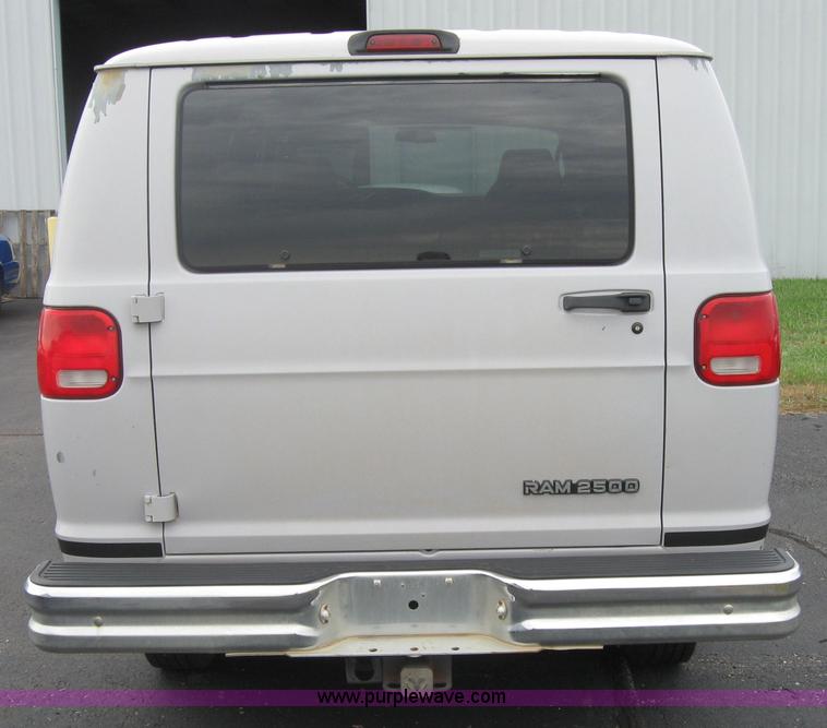 image for item 5224 2001 Dodge Ram Wagon B2500