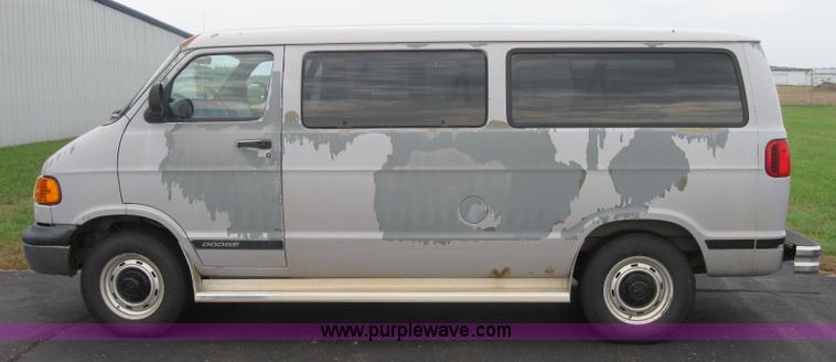 image for item 5224 2001 Dodge Ram Wagon B2500