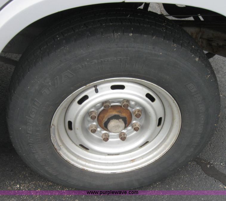 image for item 5224 2001 Dodge Ram Wagon B2500