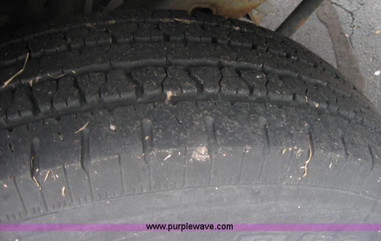 image for item 5224 2001 Dodge Ram Wagon B2500