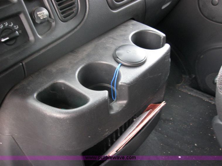 image for item 5224 2001 Dodge Ram Wagon B2500