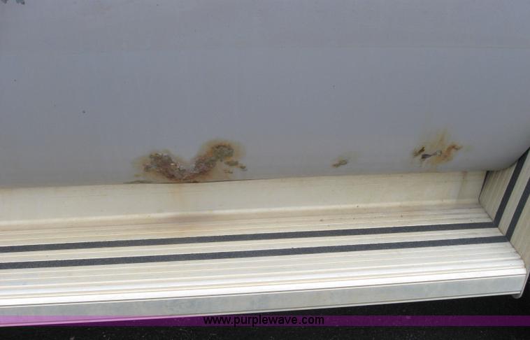 image for item 5224 2001 Dodge Ram Wagon B2500