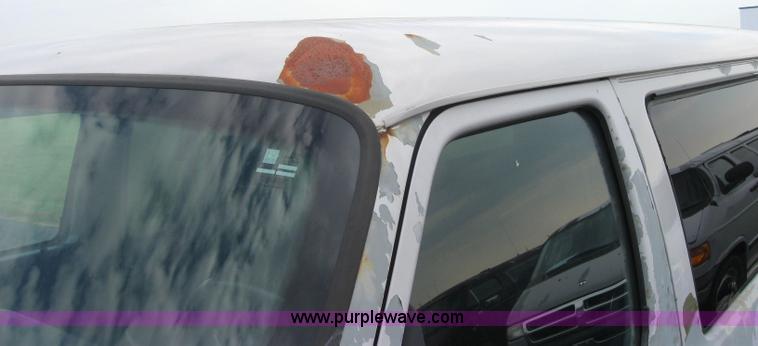 image for item 5224 2001 Dodge Ram Wagon B2500