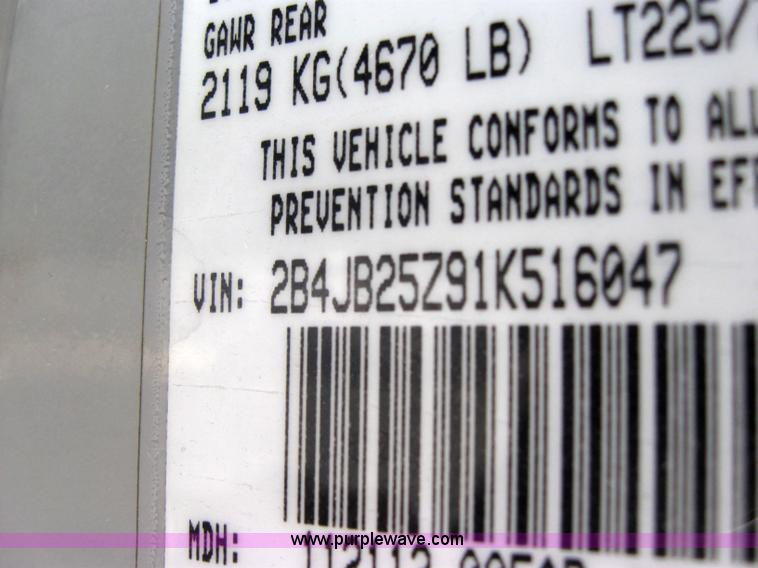 image for item 5224 2001 Dodge Ram Wagon B2500