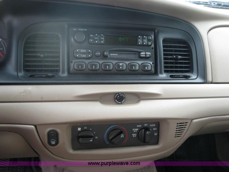 image for item 5225 2005 Ford Crown Victoria Police Interceptor