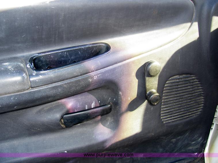 image for item 2101 1999 Dodge Ram 1500 pickup truck