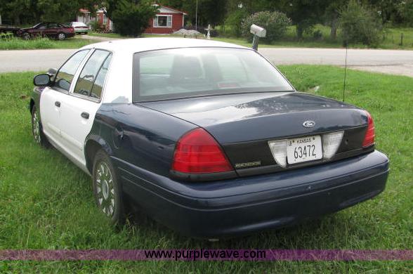image for item 2582 2005 Ford Crown Victoria Police Interceptor