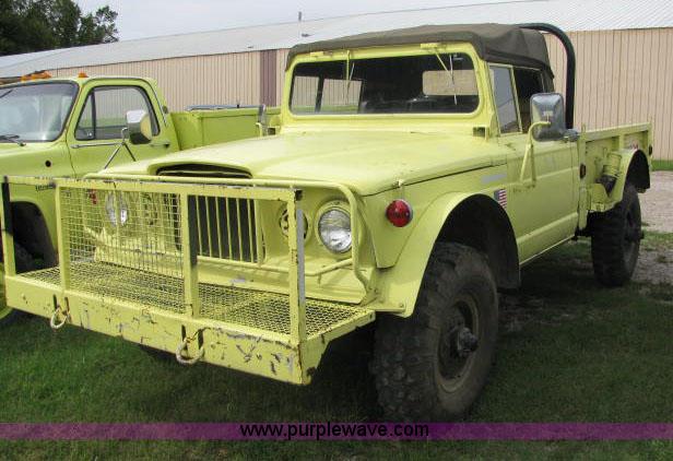 image for item 2587 1969 Jeep Kiser 1-1/4 ton truck