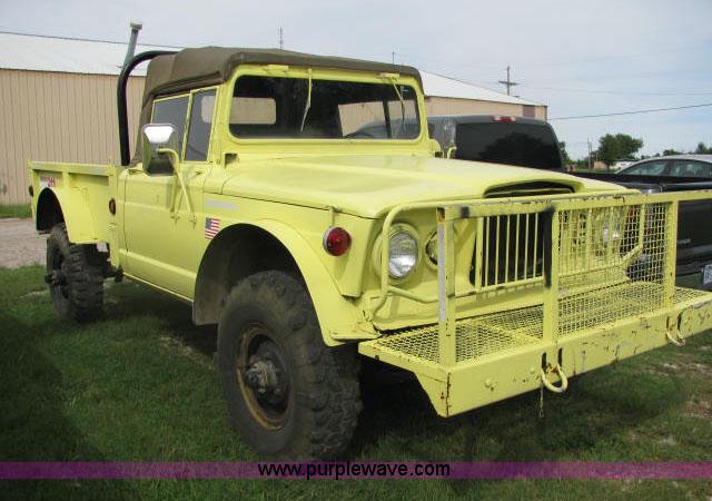 image for item 2587 1969 Jeep Kiser 1-1/4 ton truck