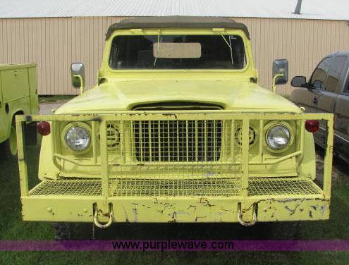 image for item 2587 1969 Jeep Kiser 1-1/4 ton truck