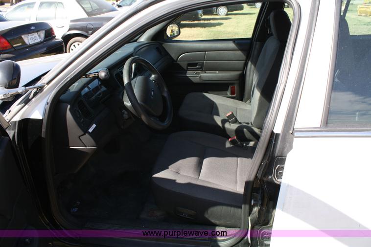 image for item 4800 2007 Ford Crown Victoria Police Interceptor
