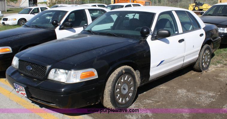 image for item 4802 2005 Ford Crown Victoria Police Interceptor