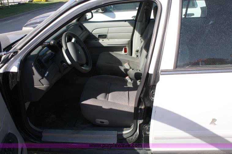 image for item 4802 2005 Ford Crown Victoria Police Interceptor