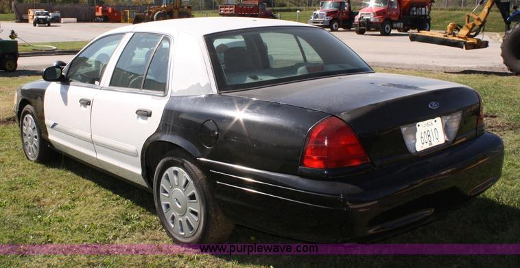 image for item 4809 2005 Ford Crown Victoria Police Interceptor